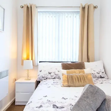 Executive 2 Bed Apartment With Free Parking By Amazing Spaces Relocations Ltd Warrington Exterior photo