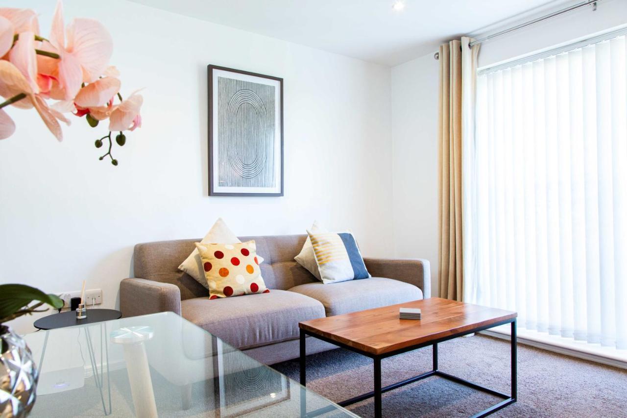 Apartment Executive 2 Bed With Free Parking By Amazing Spaces Relocations Ltd *